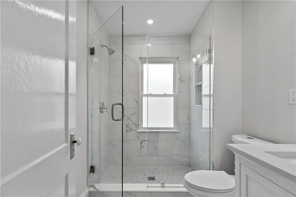 68 1/2 Roseneath Avenue Newport RI 02840