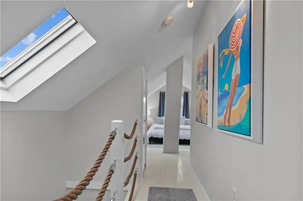 68 1/2 Roseneath Avenue Newport RI 02840