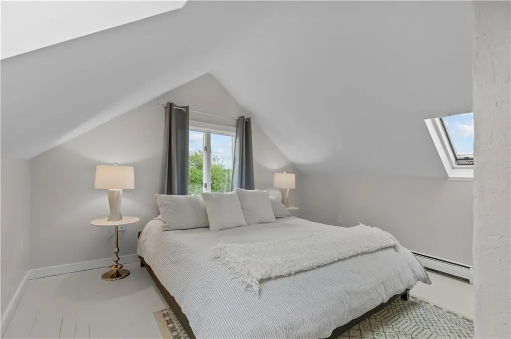 68 1/2 Roseneath Avenue Newport RI 02840