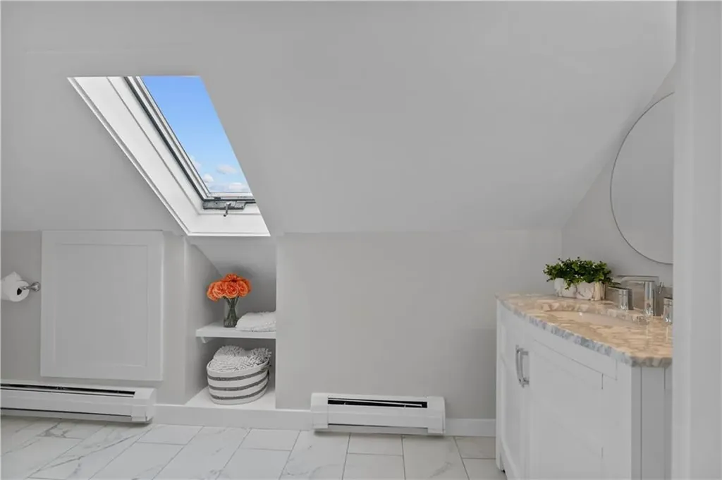 68 1/2 Roseneath Avenue Newport RI 02840