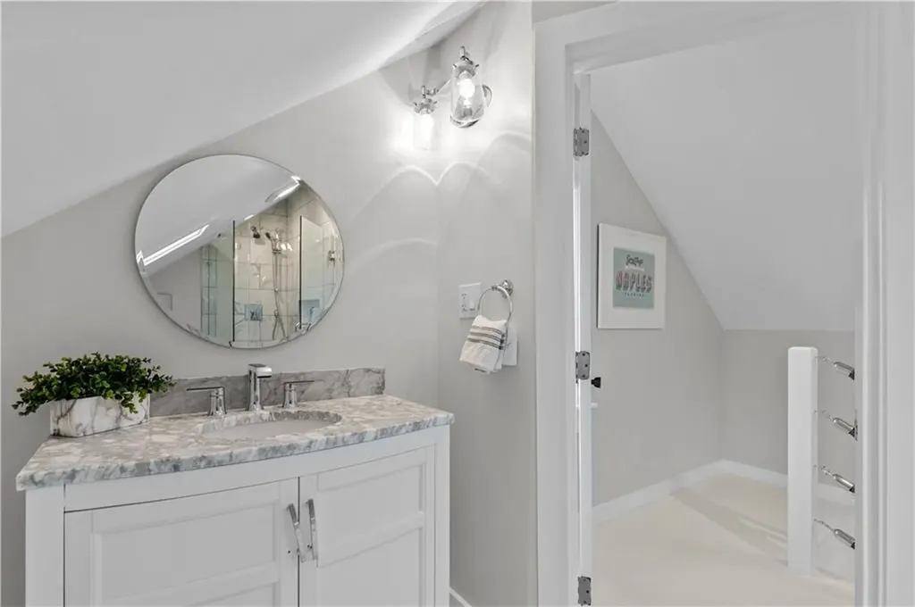 68 1/2 Roseneath Avenue Newport RI 02840