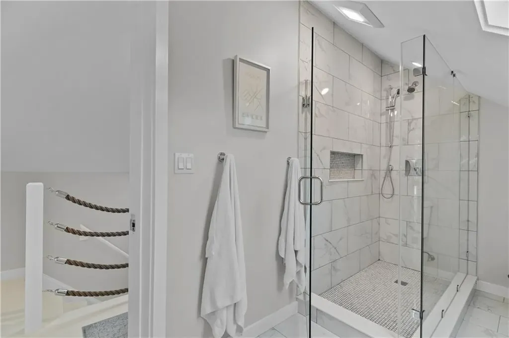 68 1/2 Roseneath Avenue Newport RI 02840