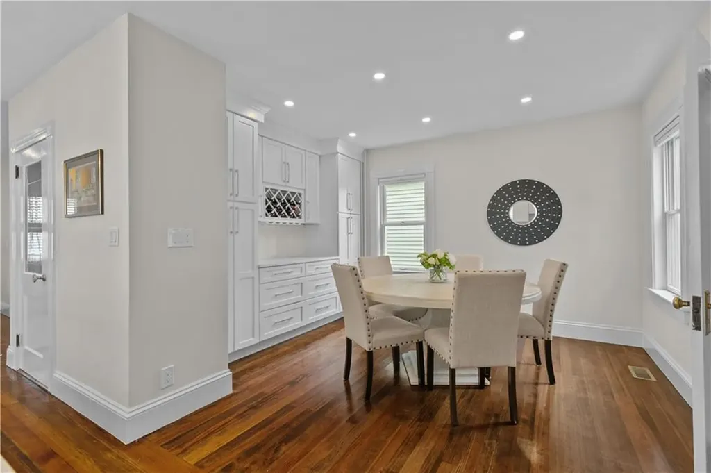 68 1/2 Roseneath Avenue Newport RI 02840