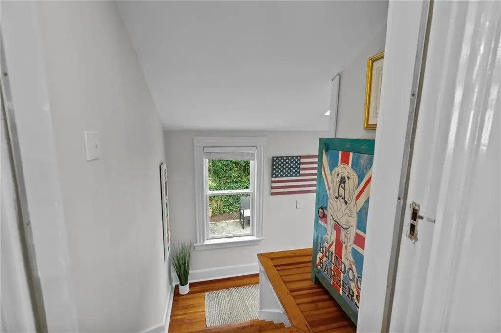 68 1/2 Roseneath Avenue Newport RI 02840