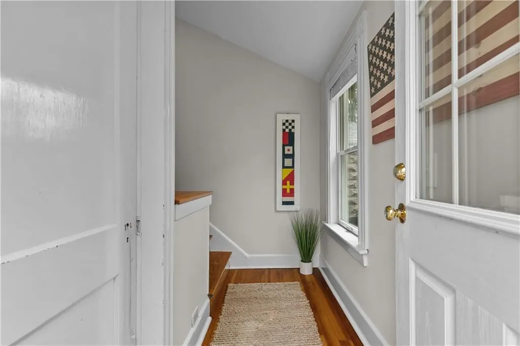 68 1/2 Roseneath Avenue Newport RI 02840