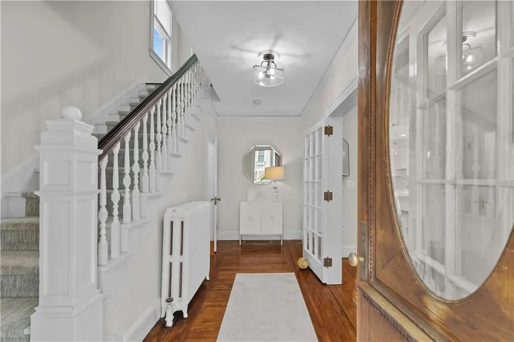 68 1/2 Roseneath Avenue Newport RI 02840
