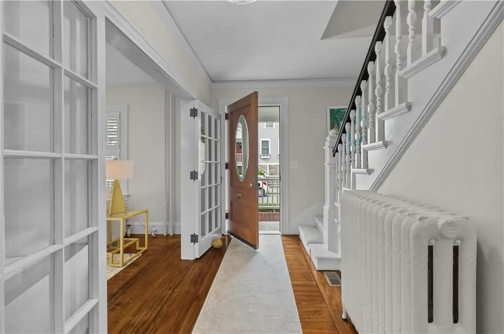 68 1/2 Roseneath Avenue Newport RI 02840