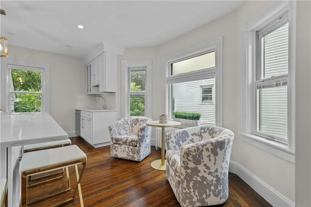 68 1/2 Roseneath Avenue Newport RI 02840