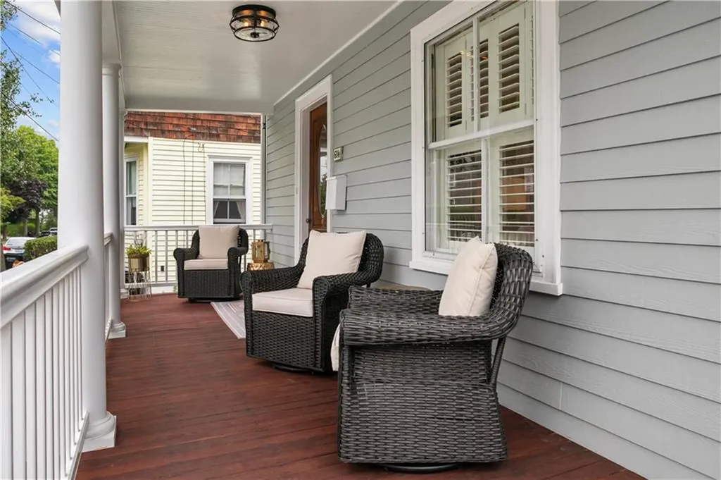 68 1/2 Roseneath Avenue Newport RI 02840