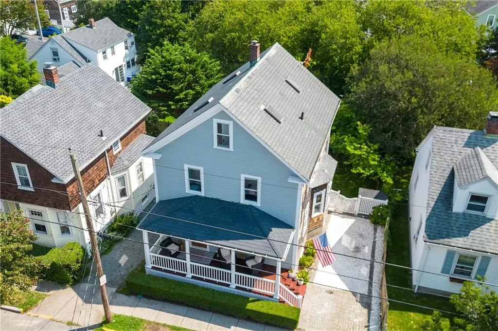 68 1/2 Roseneath Avenue Newport RI 02840