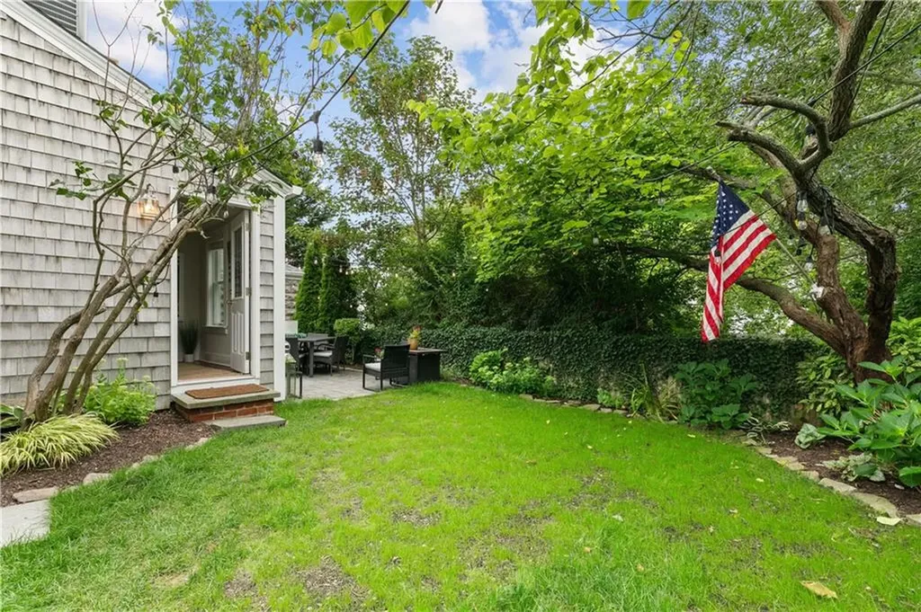 68 1/2 Roseneath Avenue Newport RI 02840