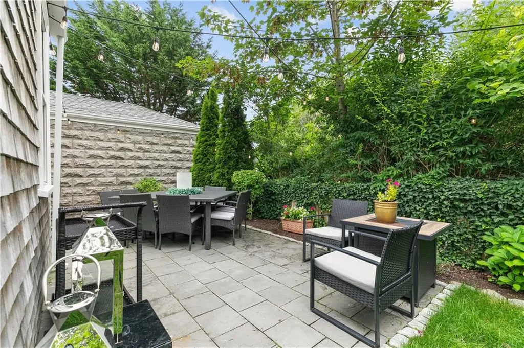 68 1/2 Roseneath Avenue Newport RI 02840