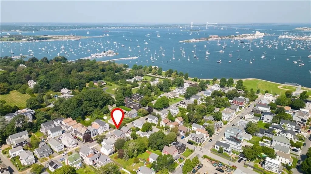 68 1/2 Roseneath Avenue Newport RI 02840