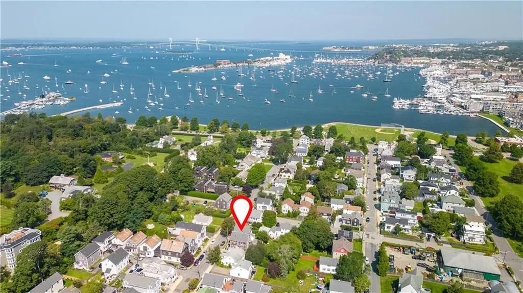 68 1/2 Roseneath Avenue Newport RI 02840