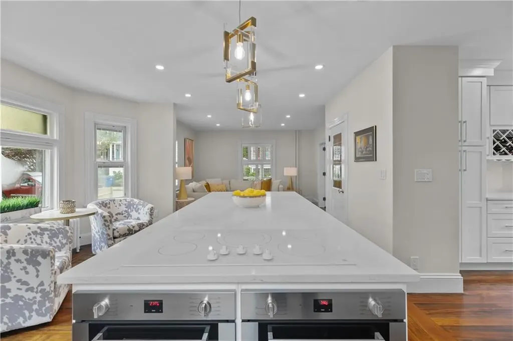 68 1/2 Roseneath Avenue Newport RI 02840