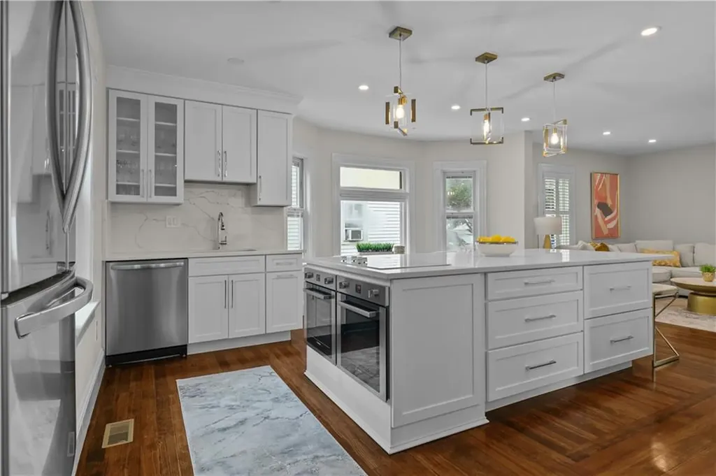 68 1/2 Roseneath Avenue Newport RI 02840
