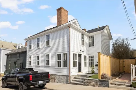 14 Sherman Street Newport RI 02840
