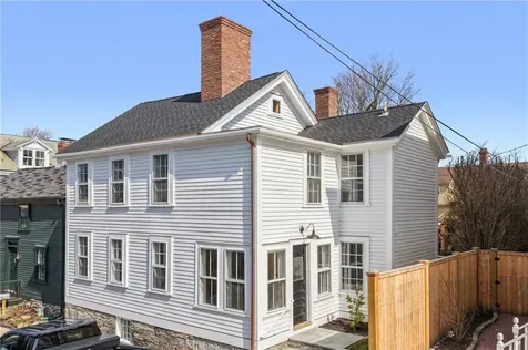 14 Sherman Street Newport RI 02840