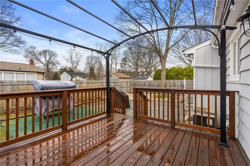 109 Hawksley Avenue Warwick RI 02889
