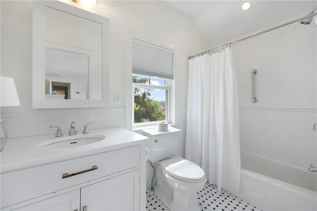 21 Ocean Heights Road Newport RI 02840