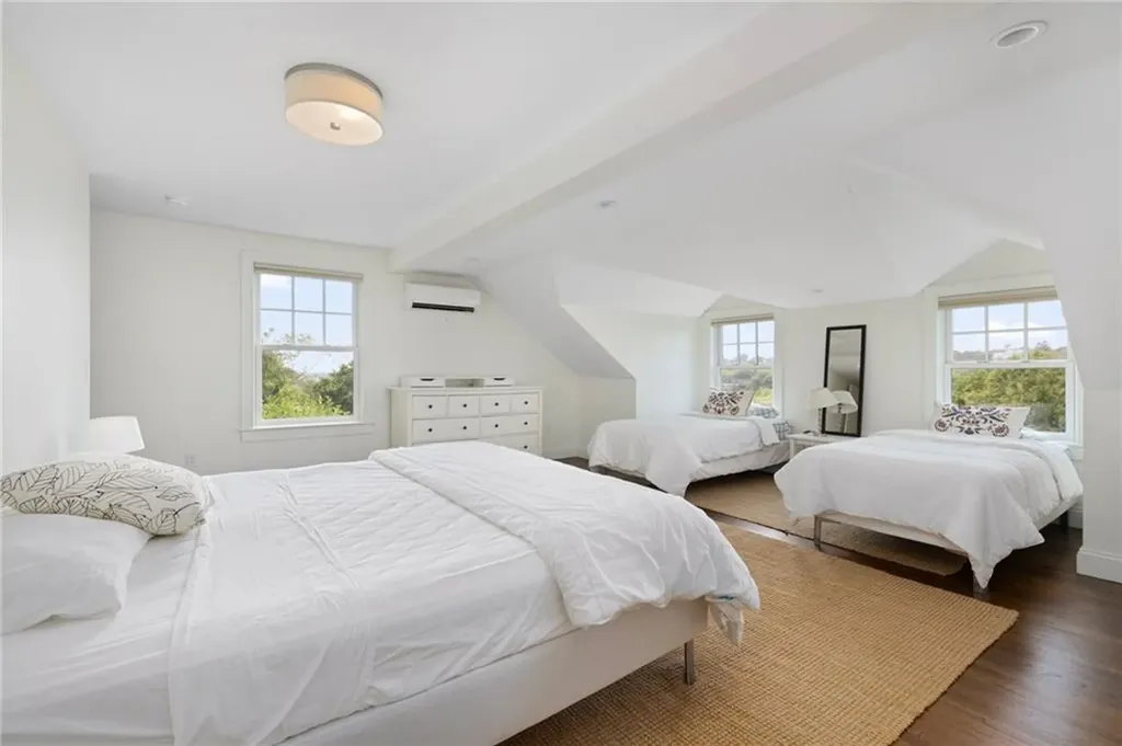 21 Ocean Heights Road Newport RI 02840
