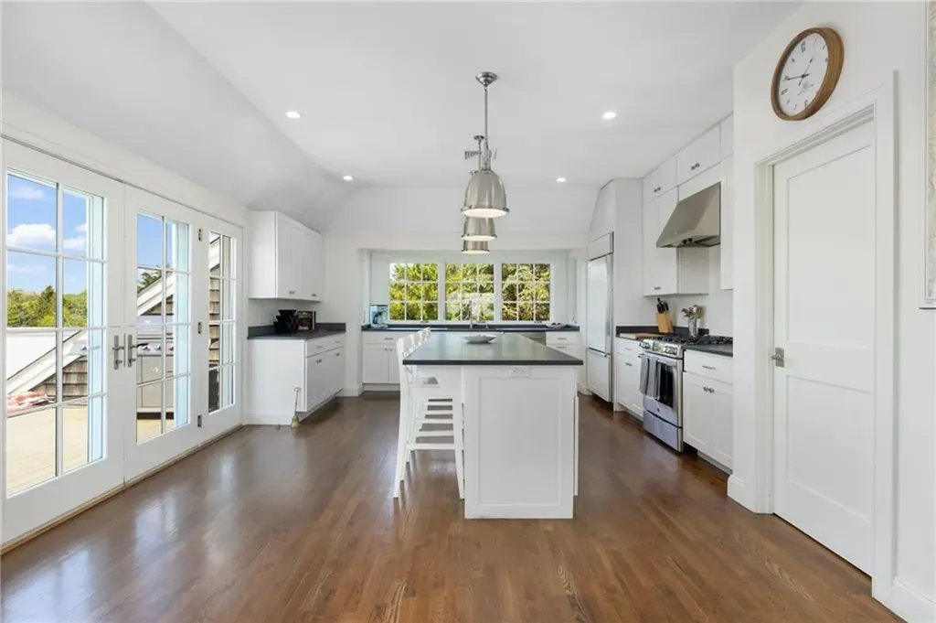 21 Ocean Heights Road Newport RI 02840