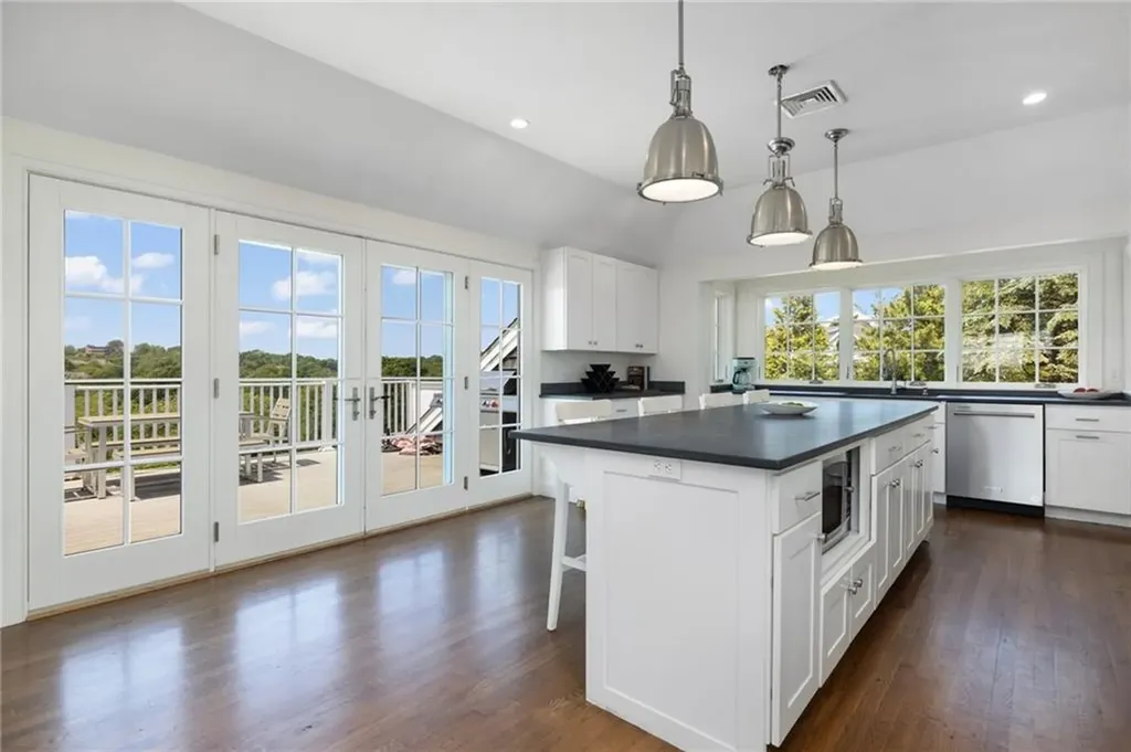 21 Ocean Heights Road Newport RI 02840