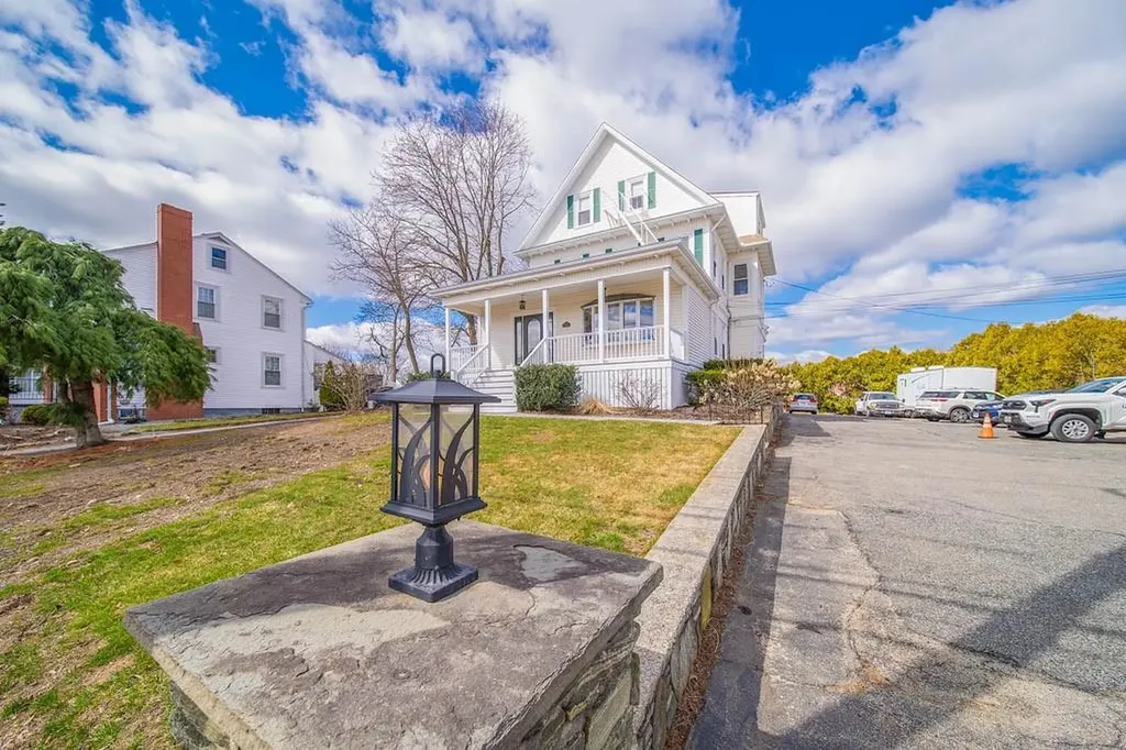 2919 Pawtucket Avenue East Providence RI 02915