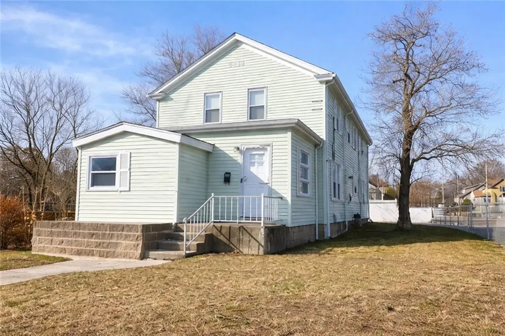866 Weeden Street Pawtucket RI 02860