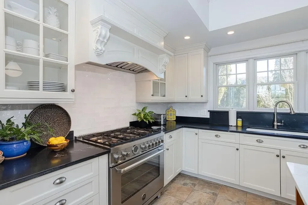 8 Key Court Newport RI 02840