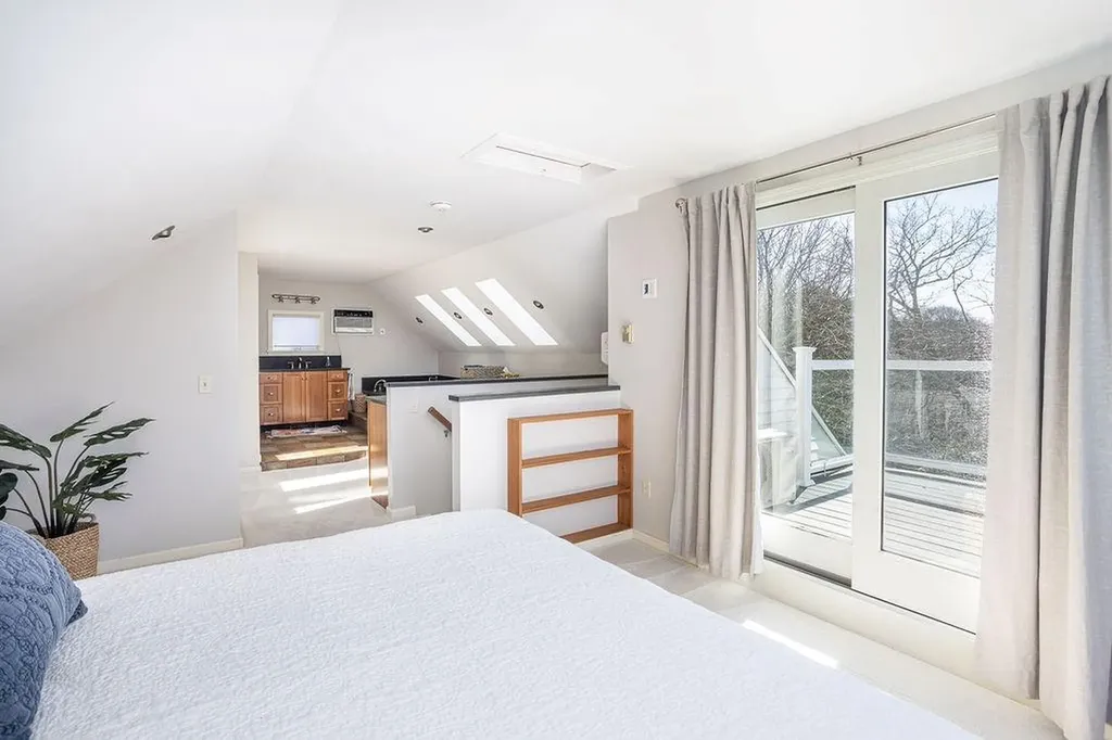 8 Key Court Newport RI 02840