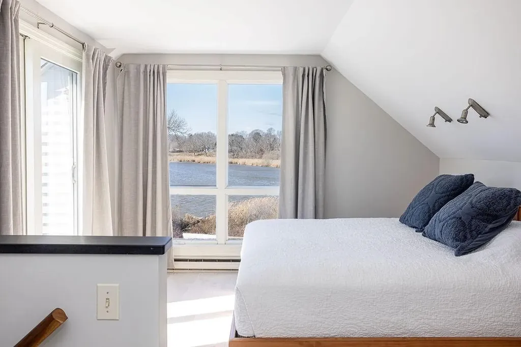 8 Key Court Newport RI 02840