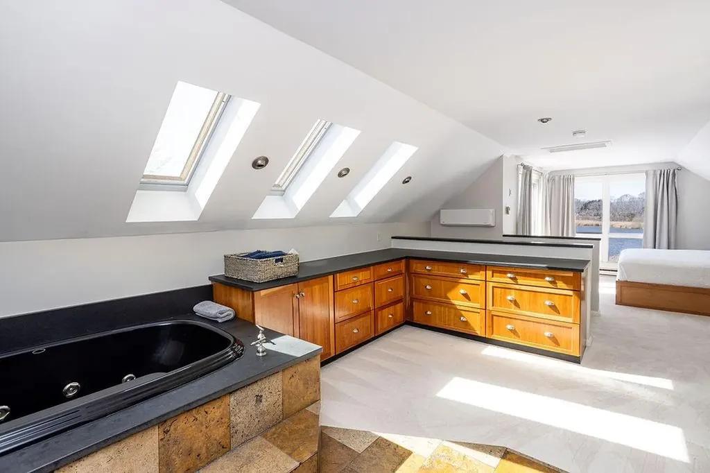 8 Key Court Newport RI 02840