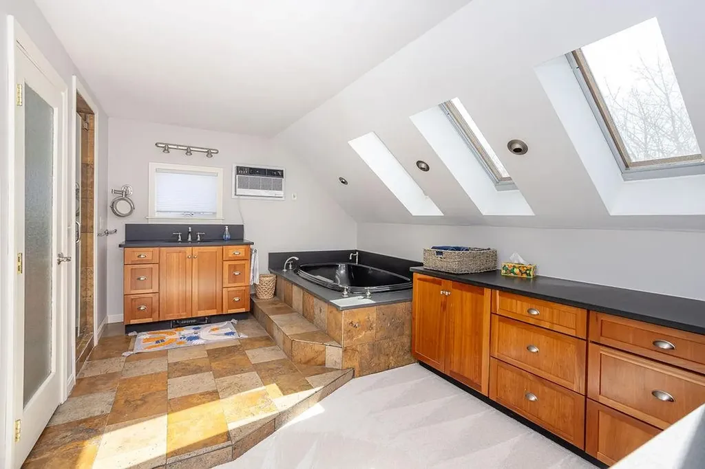 8 Key Court Newport RI 02840