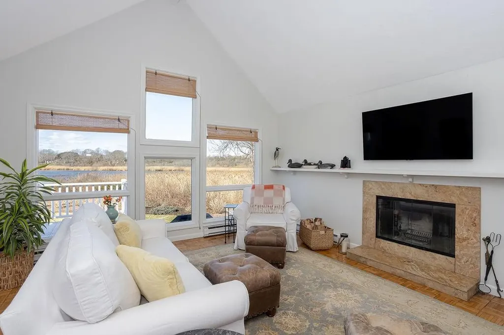 8 Key Court Newport RI 02840