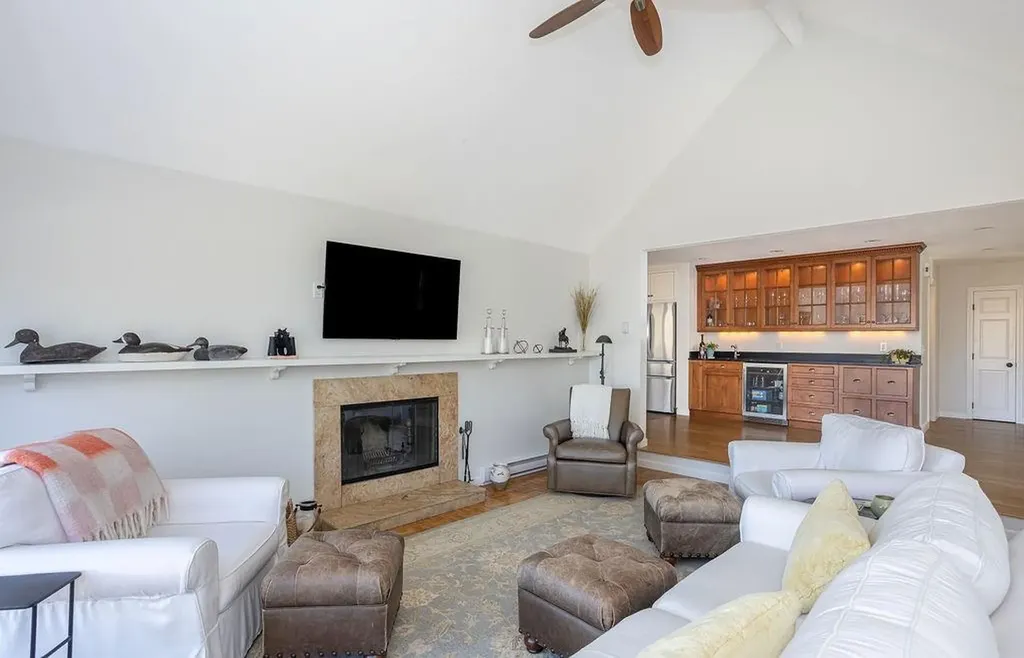 8 Key Court Newport RI 02840