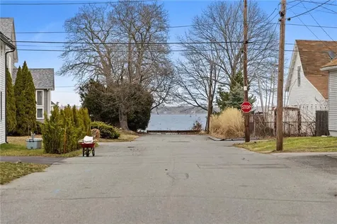52 Blake Street Warwick RI 02889
