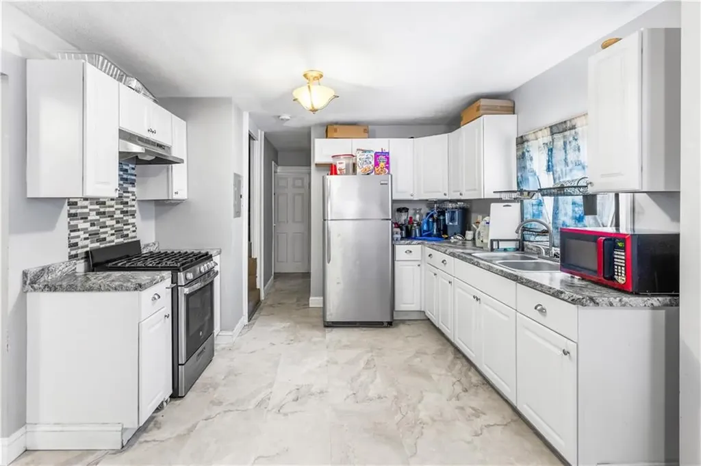 18 Berkley Street Providence RI 02908