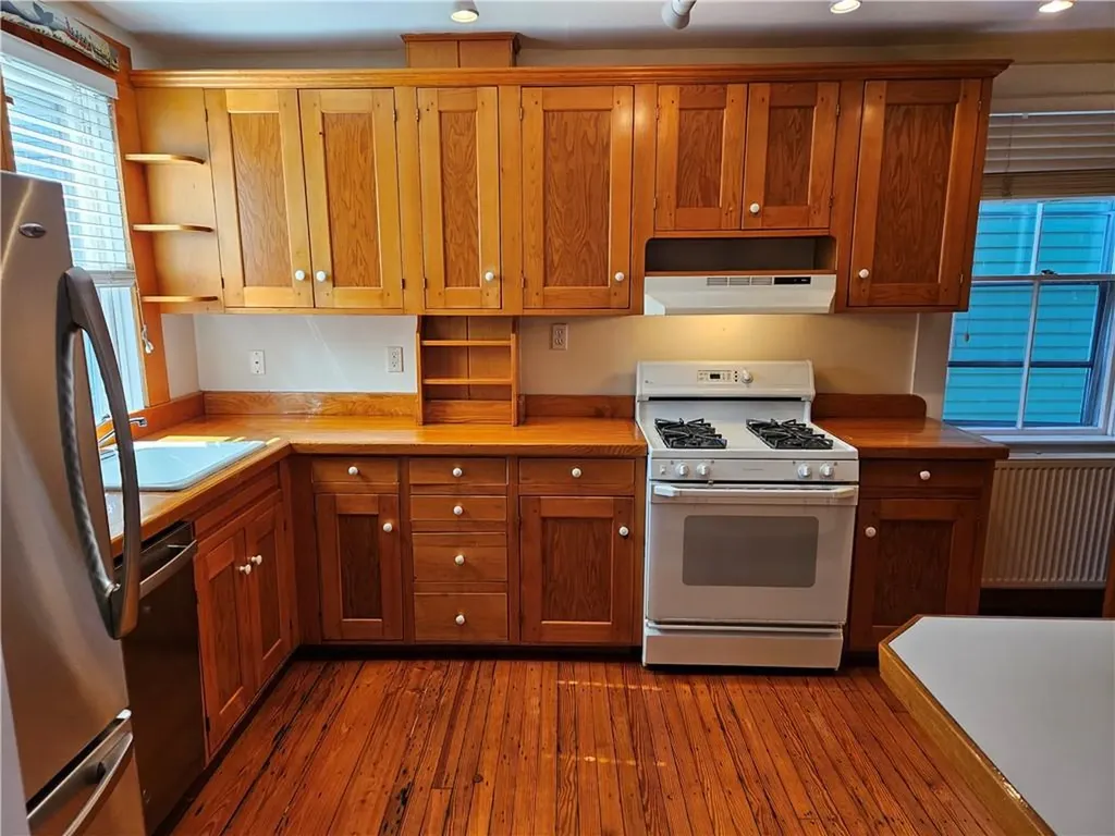 10 Cherry Street Newport RI 02840