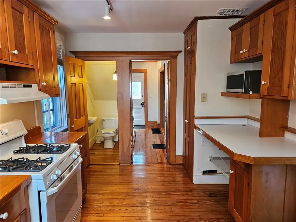 10 Cherry Street Newport RI 02840