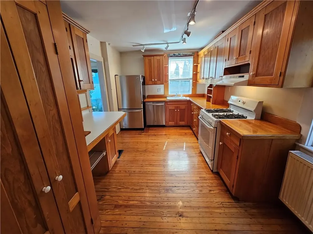 10 Cherry Street Newport RI 02840