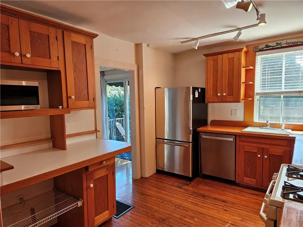 10 Cherry Street Newport RI 02840