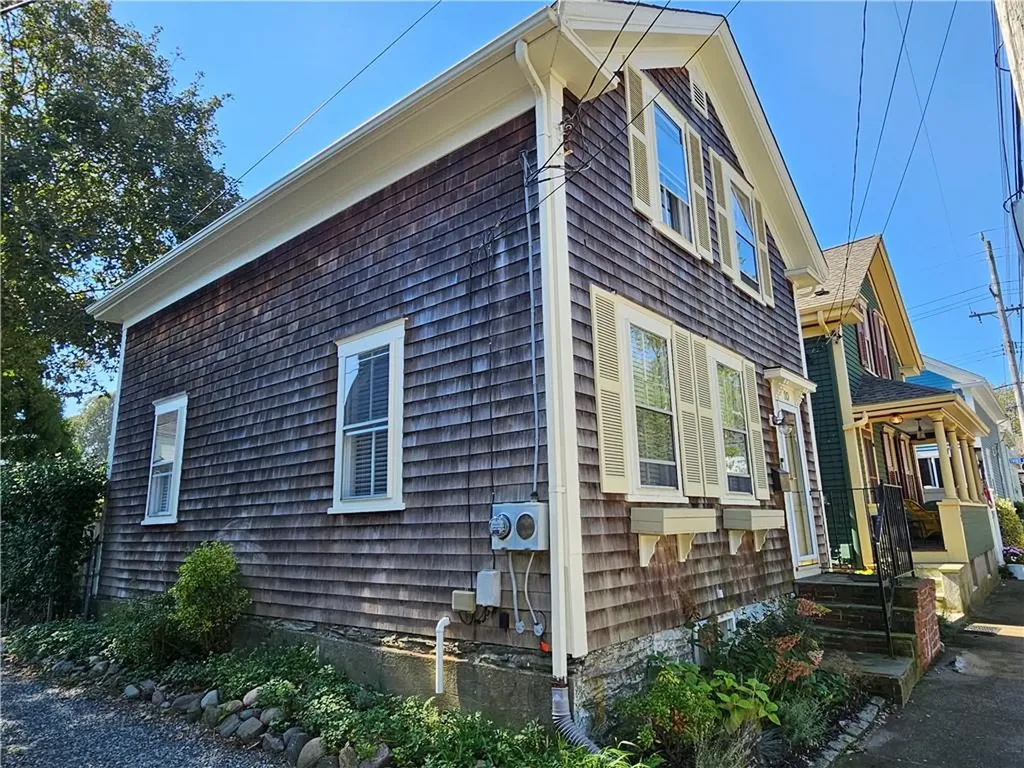 10 Cherry Street Newport RI 02840