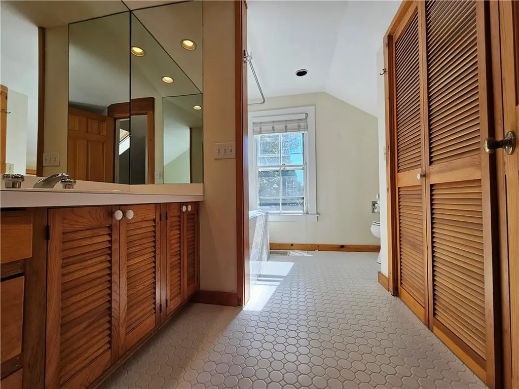10 Cherry Street Newport RI 02840