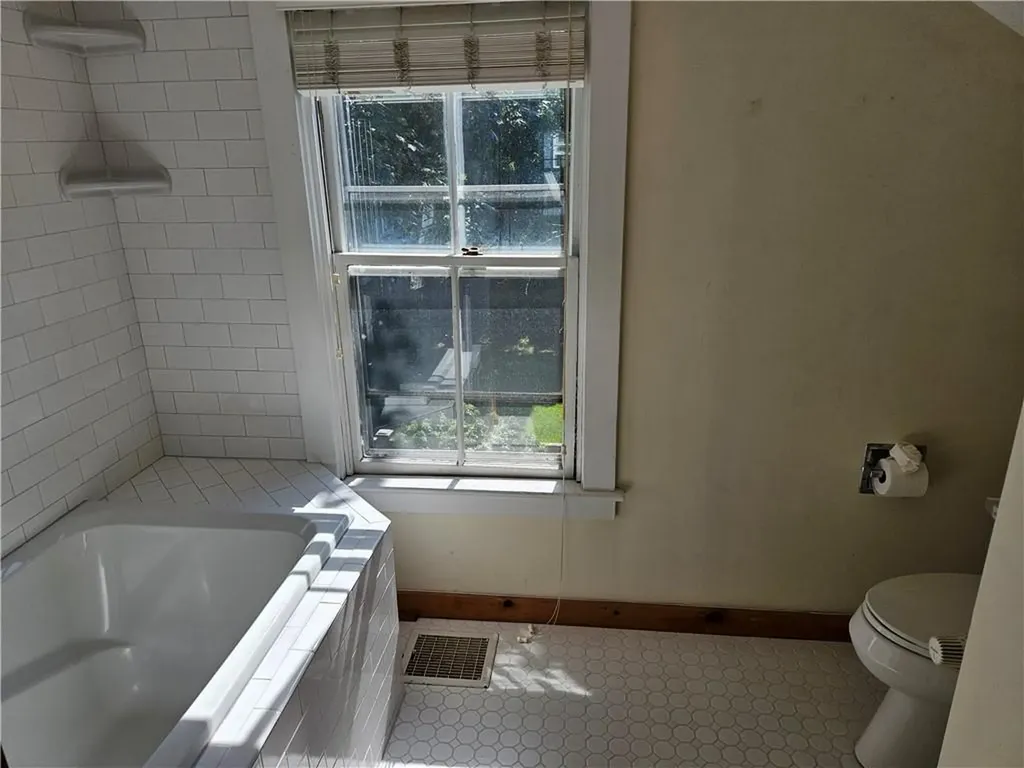 10 Cherry Street Newport RI 02840
