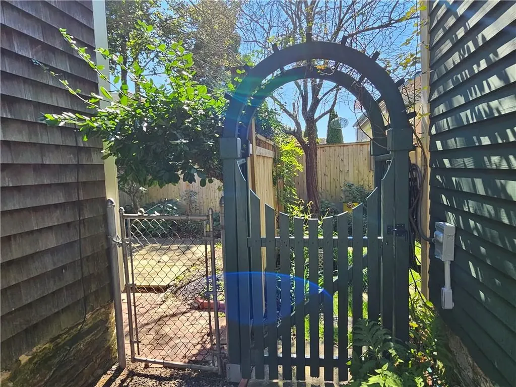 10 Cherry Street Newport RI 02840