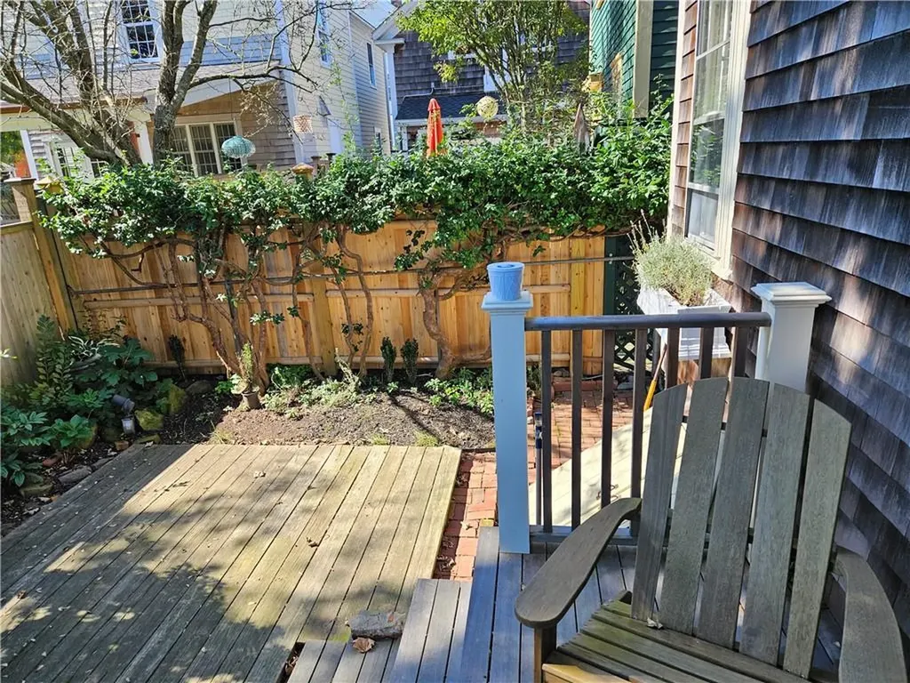 10 Cherry Street Newport RI 02840