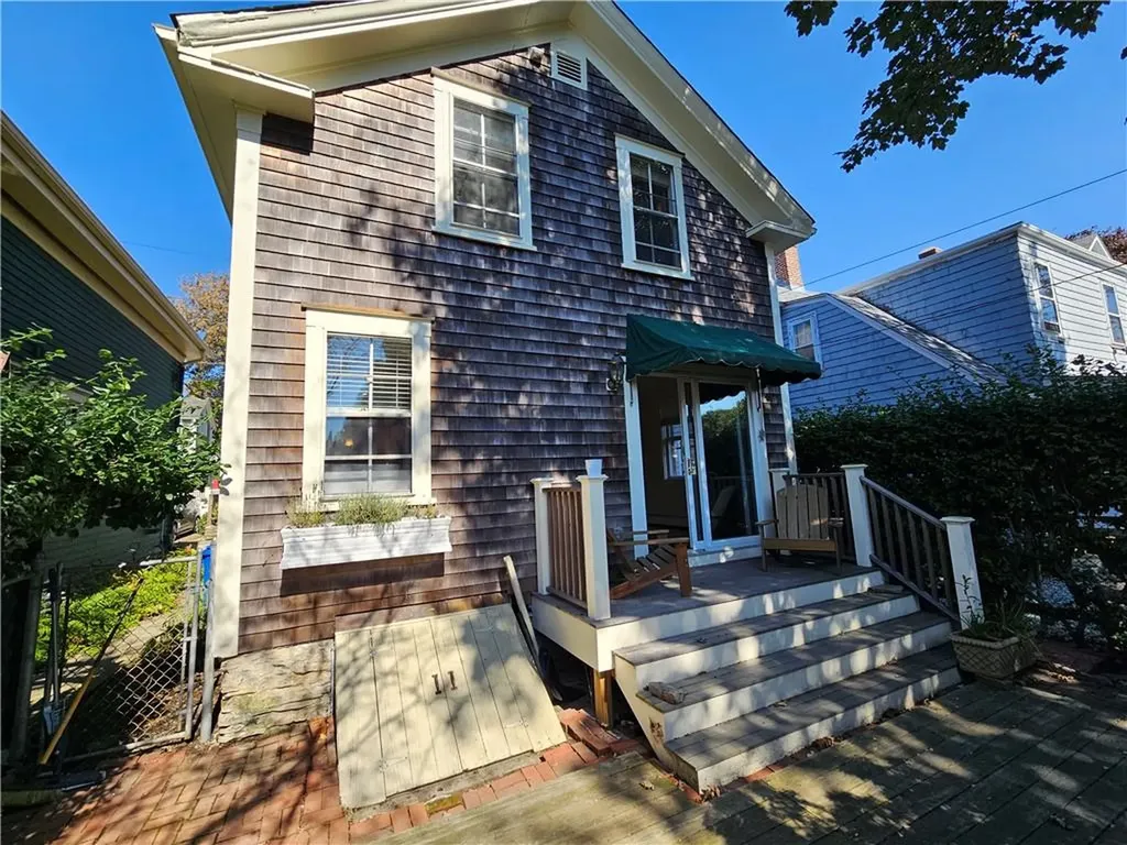 10 Cherry Street Newport RI 02840