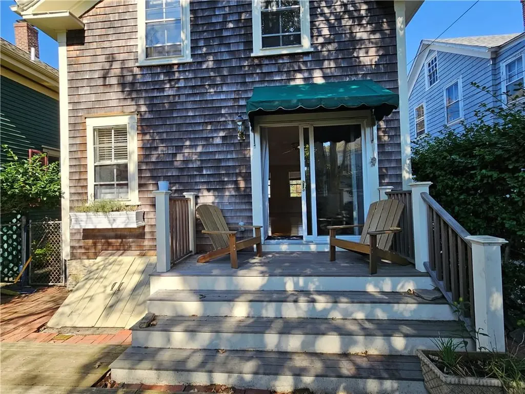 10 Cherry Street Newport RI 02840