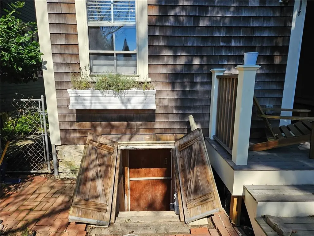 10 Cherry Street Newport RI 02840